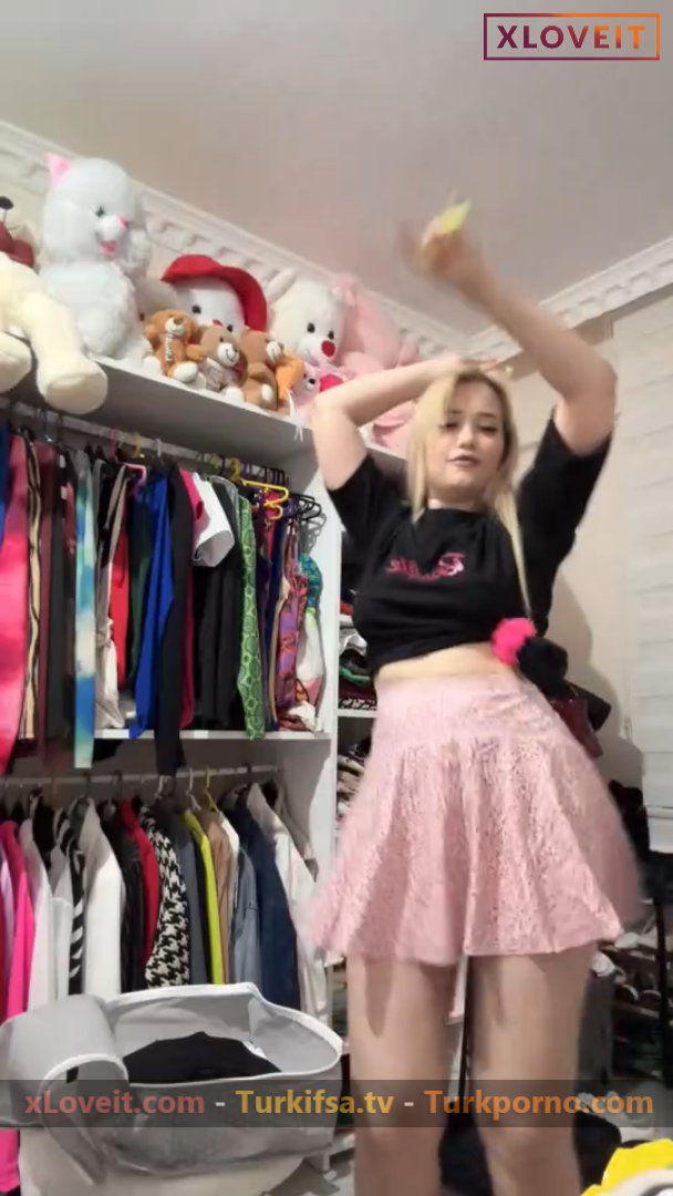 Ecrin Dilek Gökçe ifşa yeni eteğiyle dans etti