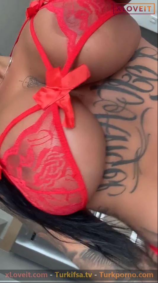 Eda Esmer ifşa Kırmızı iç çamaşırlı seksi vücudunu sergiledi